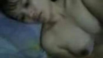 Modelo de chica cachonda se masturba la boca videos de sexo anal casero y el coño en el estudio.