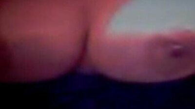 Puta rizada caliente obtiene un orgasmo de sexo con un ver videos porno reales chico en su coño.