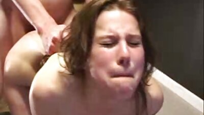 Perras de sexo videos caseros para adultos en grupo duro con tres hijos de puta.